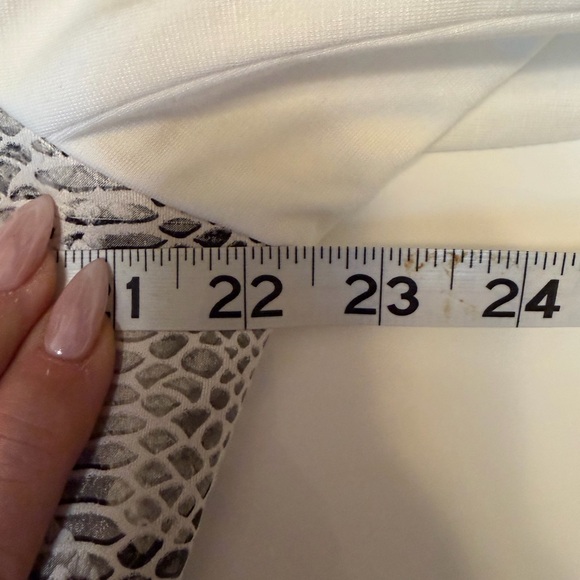 #114 Insight New York Cream Coat with Snake-Print Trim. Excellent Condition. - Picture 12 of 16